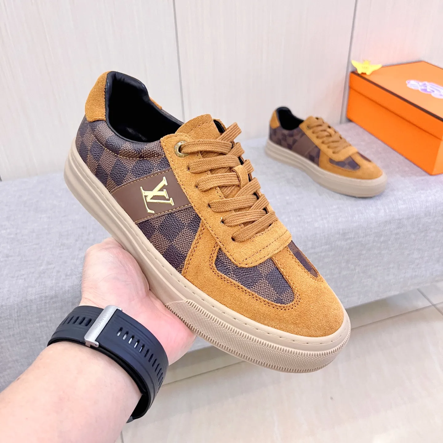 🚘🚘Factory batch 400💰[LV]🔥Louis Vuitton, high-end men's shoes brand, official website 1:1 latest masterpiece: the upper is made of first-layer cowhide imported from Italy with a comfortable and breathable lining➕original non-slip and wear-resistant outsole🔥, making walking more convenient and comfortable! An exclusive new model, a stunning work, a beautiful 1:1 replica [color] compared to the official quality! Create a fashionable personality to set off your uniqueness! A must-have for trendy men! Classic🔥Size: 38-44 Color: 🔥 2⃣️colors available🔥